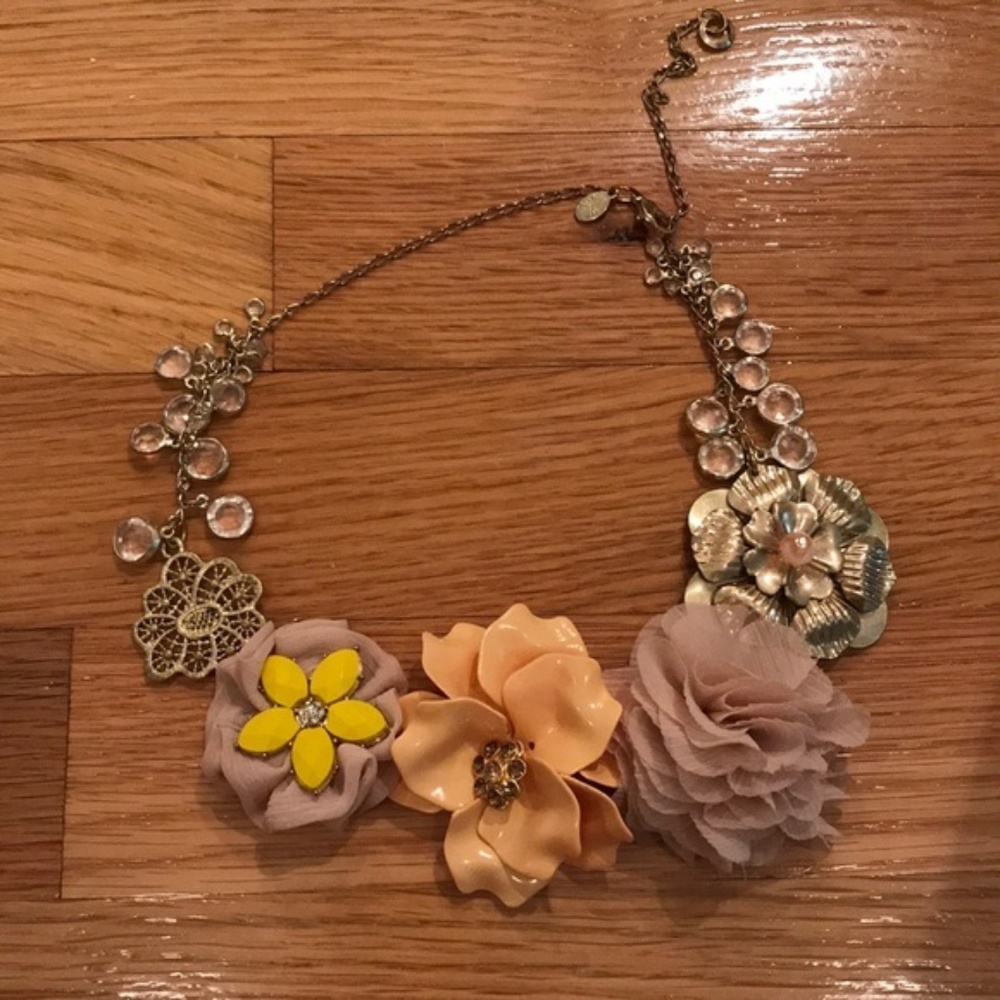 Flower vintage statement necklace